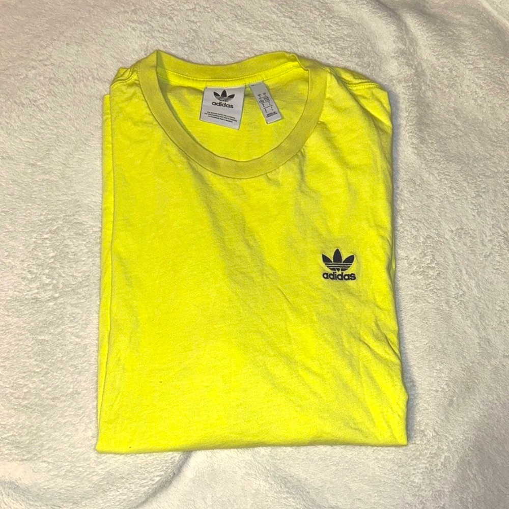 Men’s Adidas T-Shirt. Neon yellow/green.
